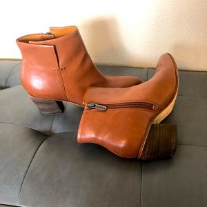 Beautiful brown angle high boots. Perfect for work, or a night on the town